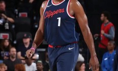 哈登在巴黎圣日耳曼比赛中战术调整，爆冷引发热议！