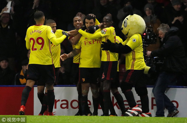 包含阿森纳客场惨败沃特福德，遭遇两连败的词条
