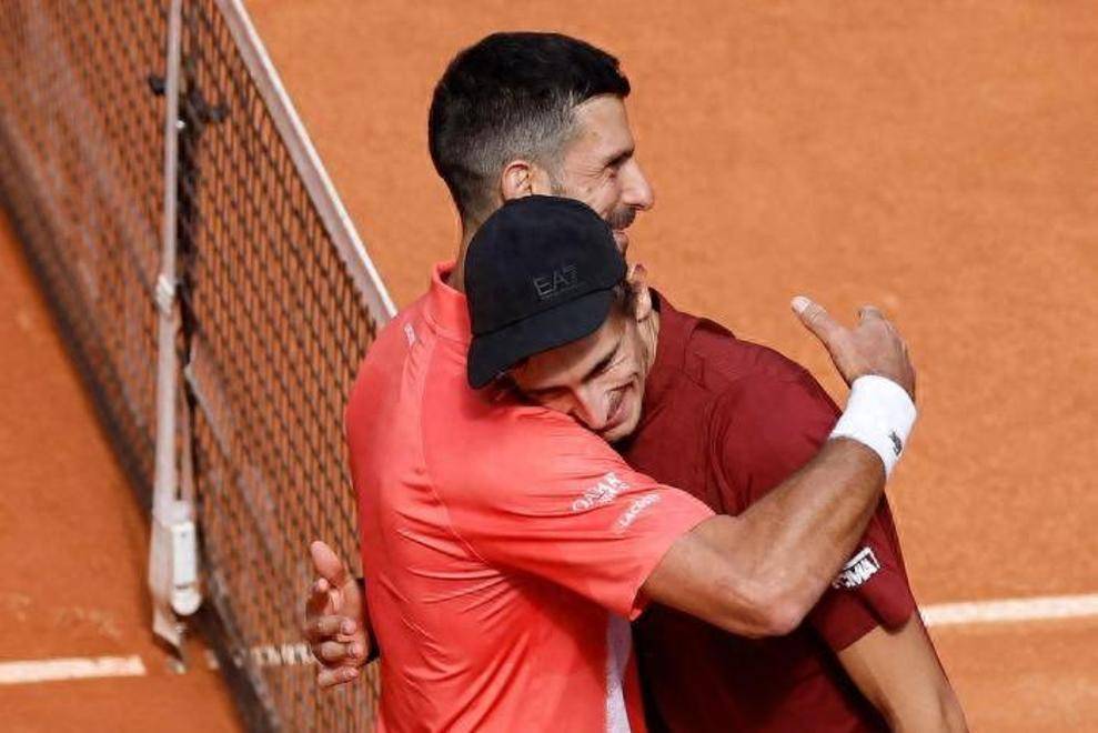  德约科维奇爆冷击败巴塞罗那，挺进下一轮引爆全场！